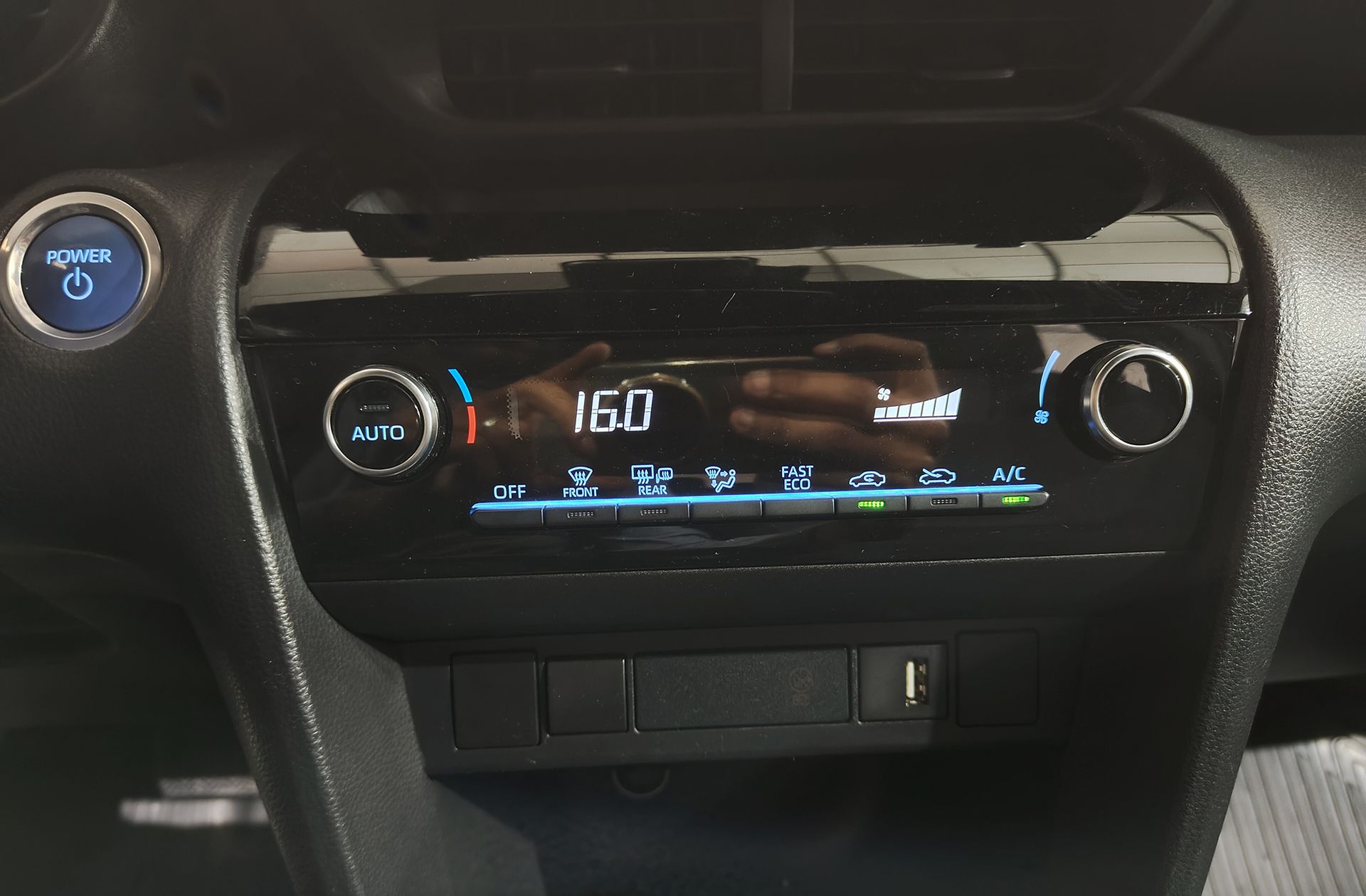 Toyota Yaris Cross 120H Active Tech - foto 32