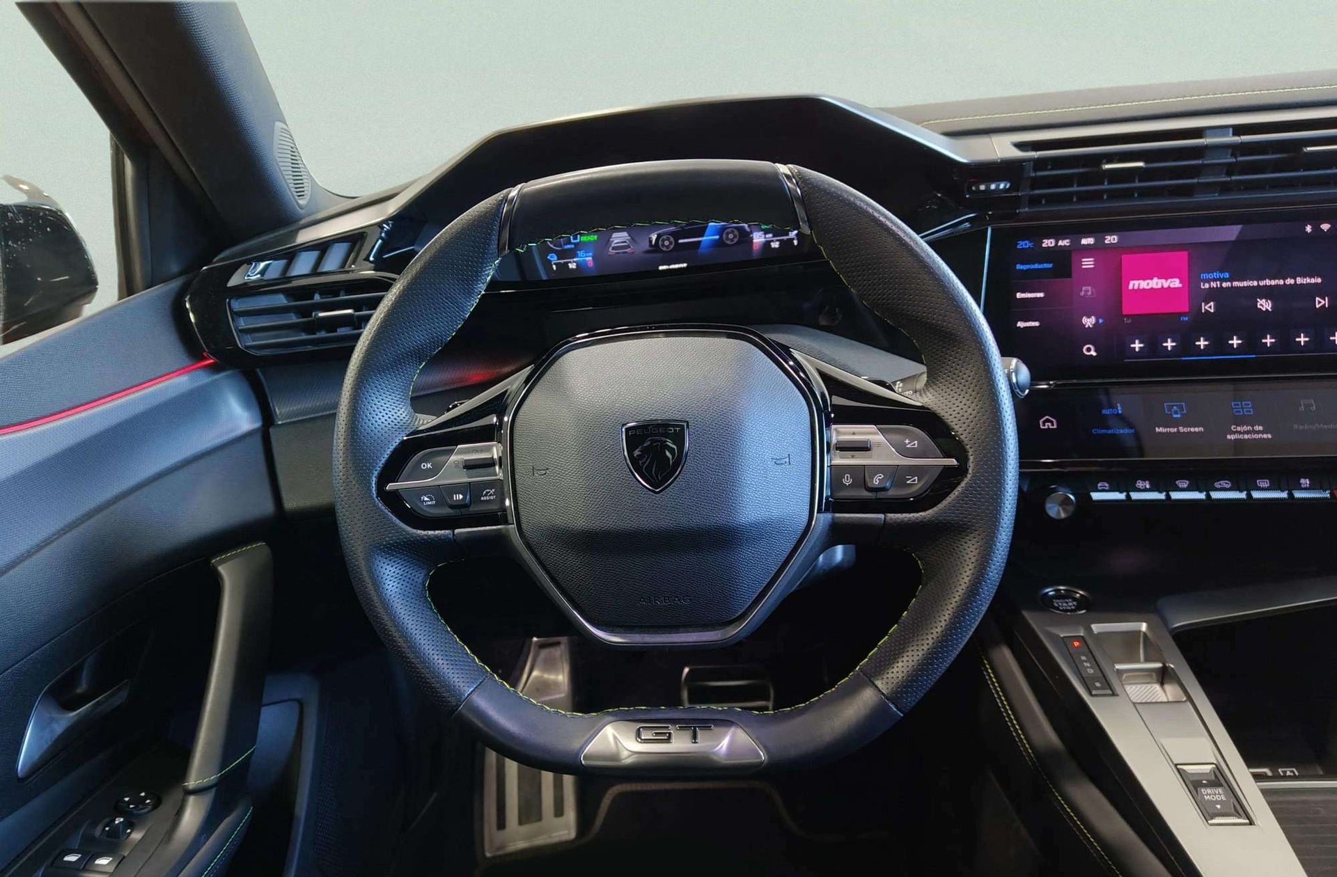 Peugeot 308 SW Hybrid 225 GT eEAT8 - foto 32