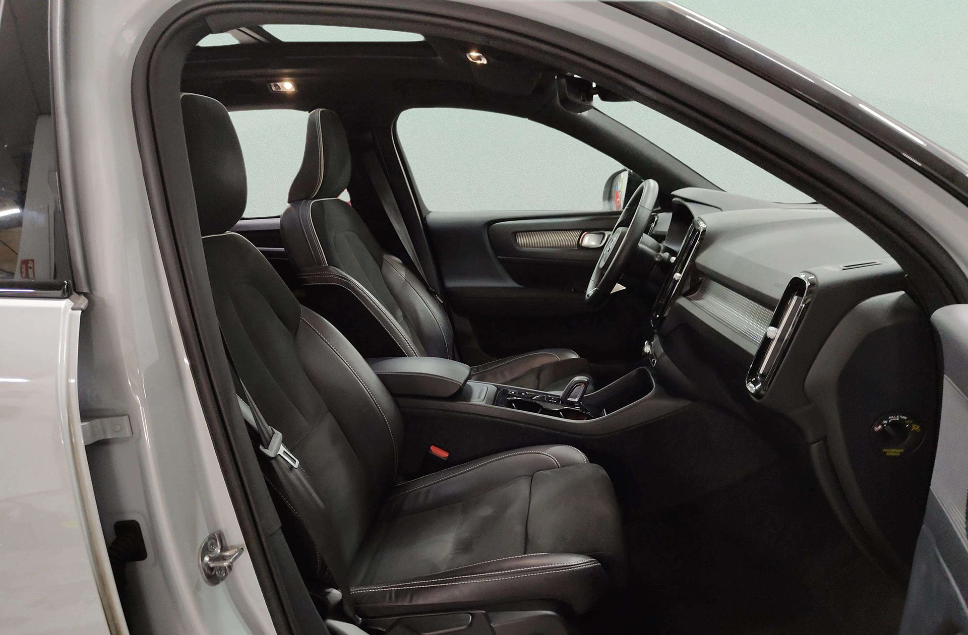 Volvo XC40 T2 R-Design - foto 21