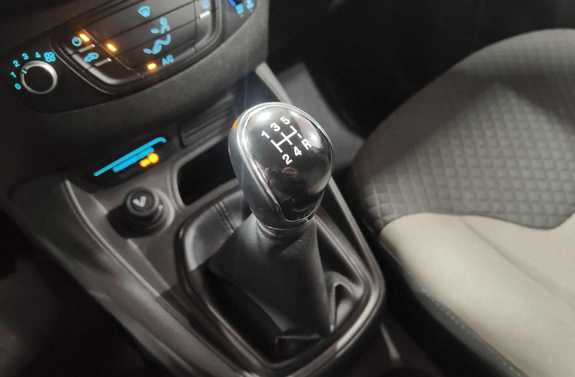 Ford Tourneo Courier 1.0 EcoBoost Trend - foto 5