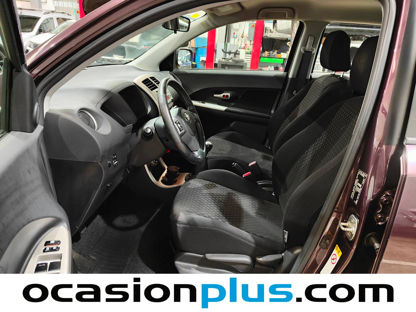 Foto asientos delanteros Toyota Urban Cruiser Toyota Urban Cruiser 1.3 VVT-i Active (100 CV)