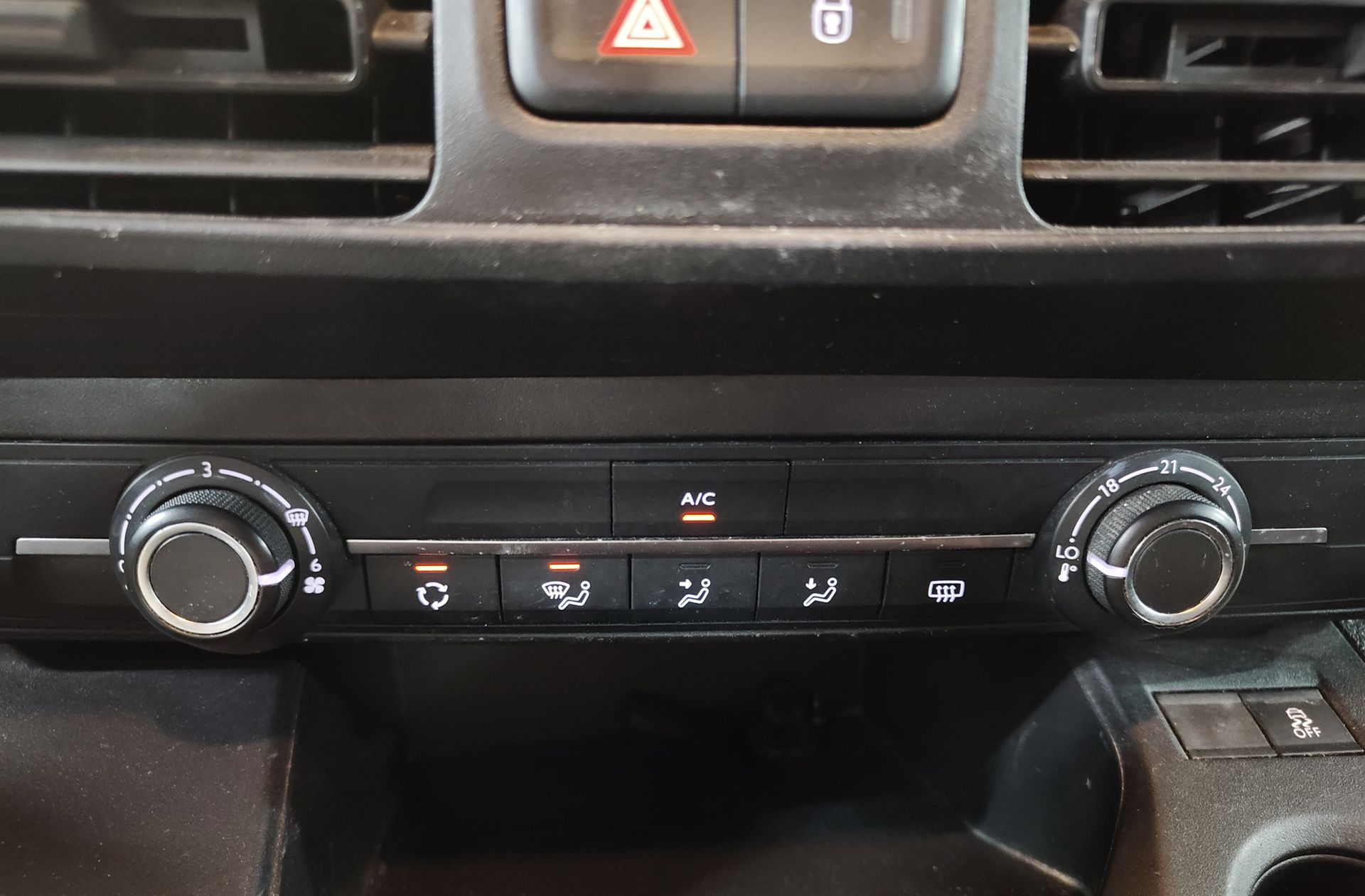 Opel Combo 1.5 TD Expression L - foto 24