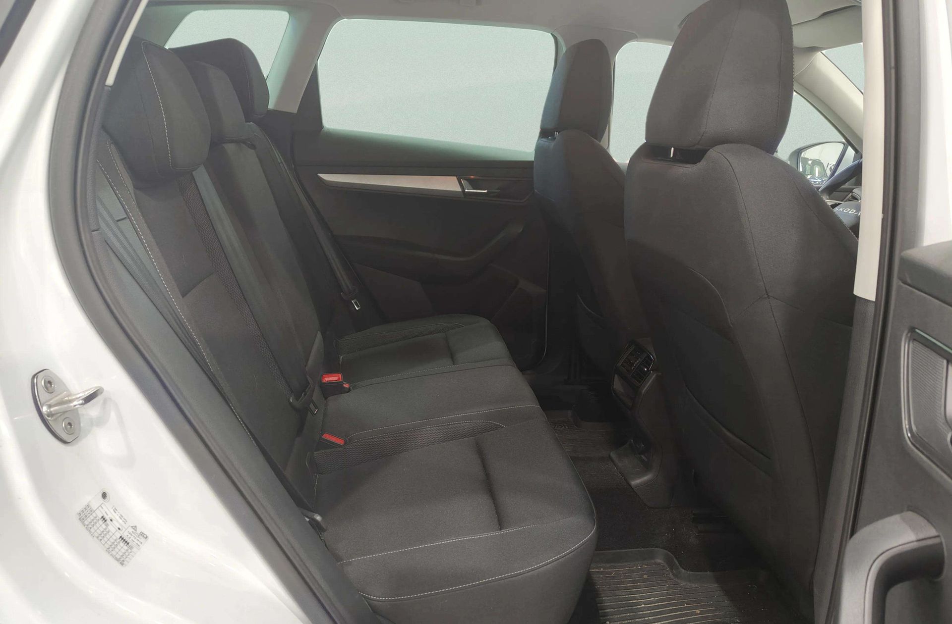 Škoda Karoq 1.0 TSI Selection - foto 17