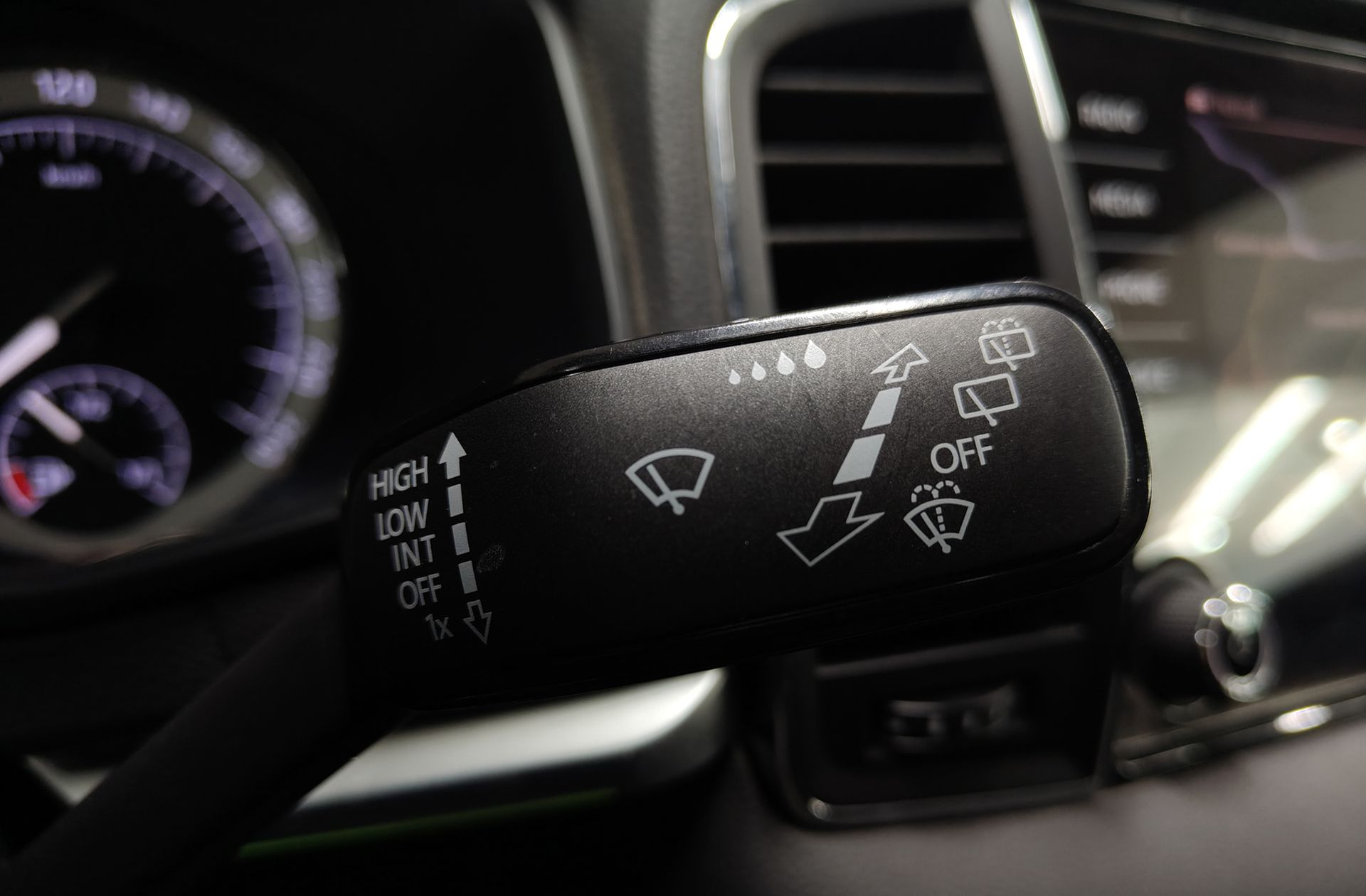 Škoda Karoq 1.5 TSI ACT Ambition - foto 29