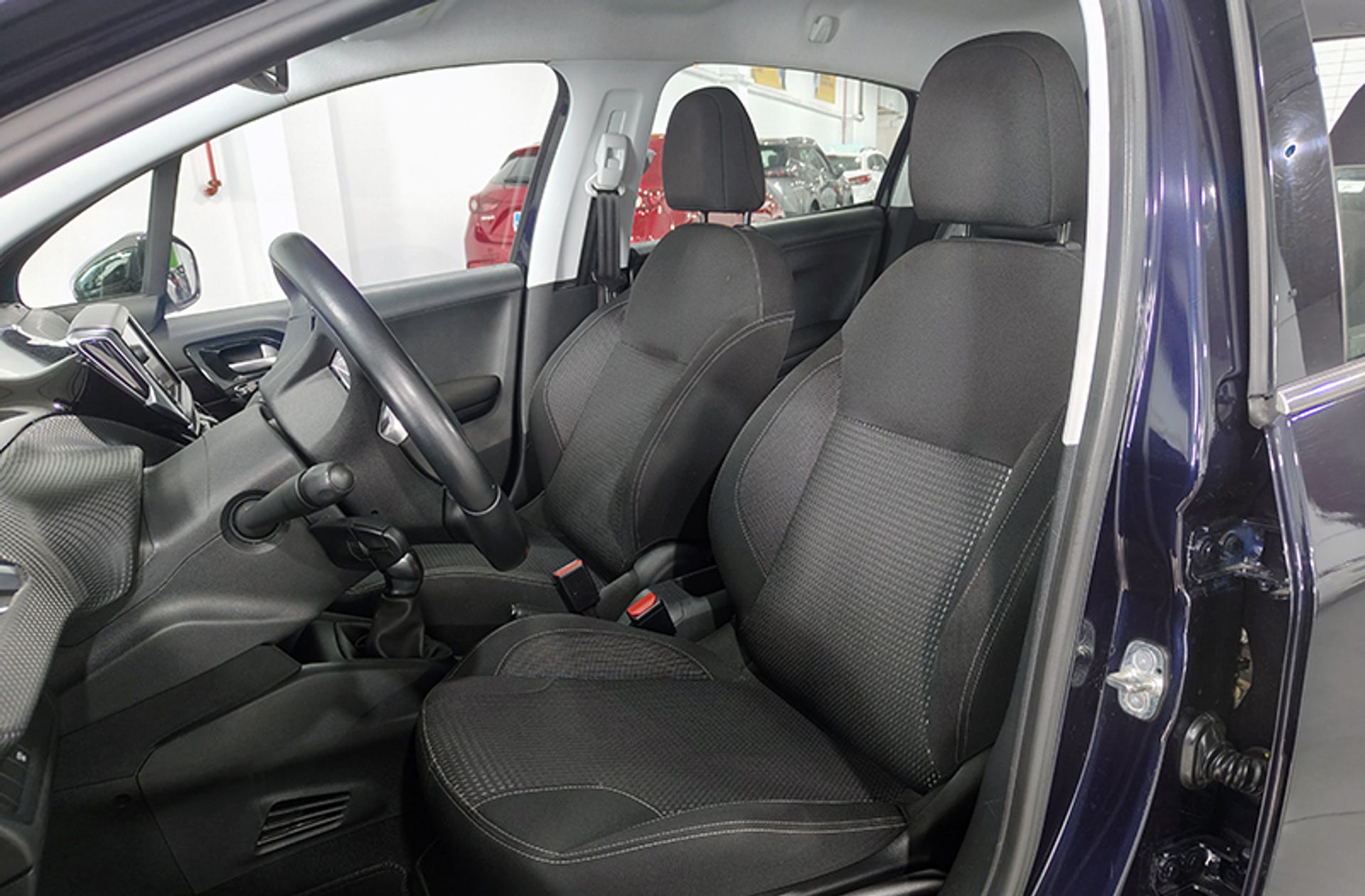 Peugeot 208 1.2L PureTech Allure - foto 9
