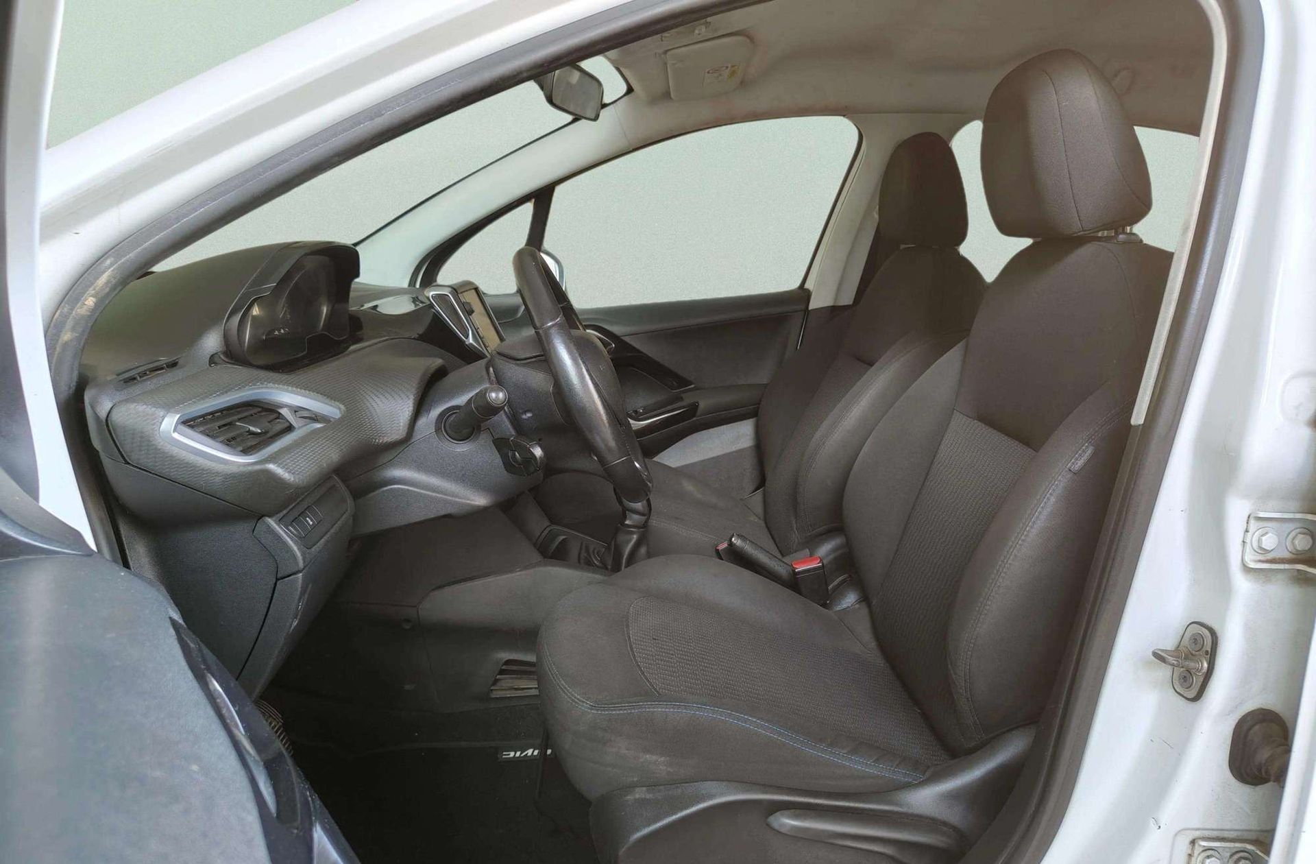Peugeot 208 1.6 BlueHDi Style S - foto 8