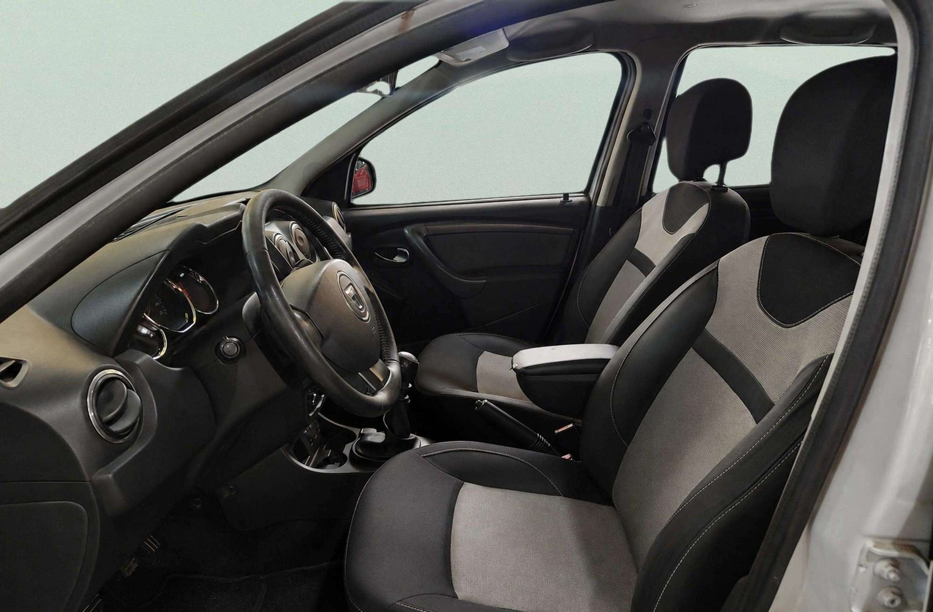 Dacia Duster Laureate dCi - foto 8