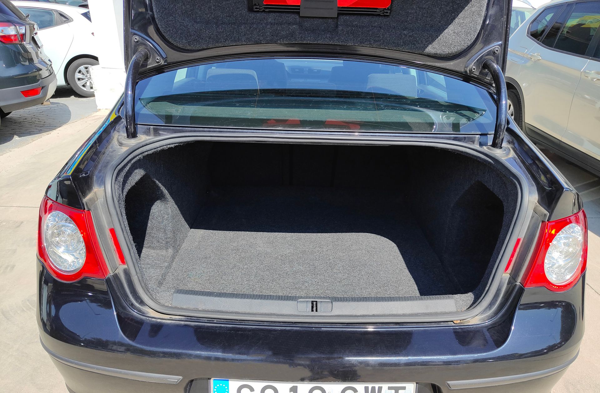 Volkswagen Passat 2.0 TDI DPF Edition Plus - foto 12
