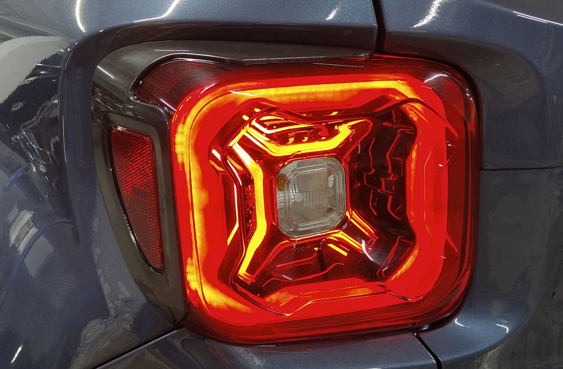 Jeep Renegade eHybrid 1.5 Limited ATX - foto 19