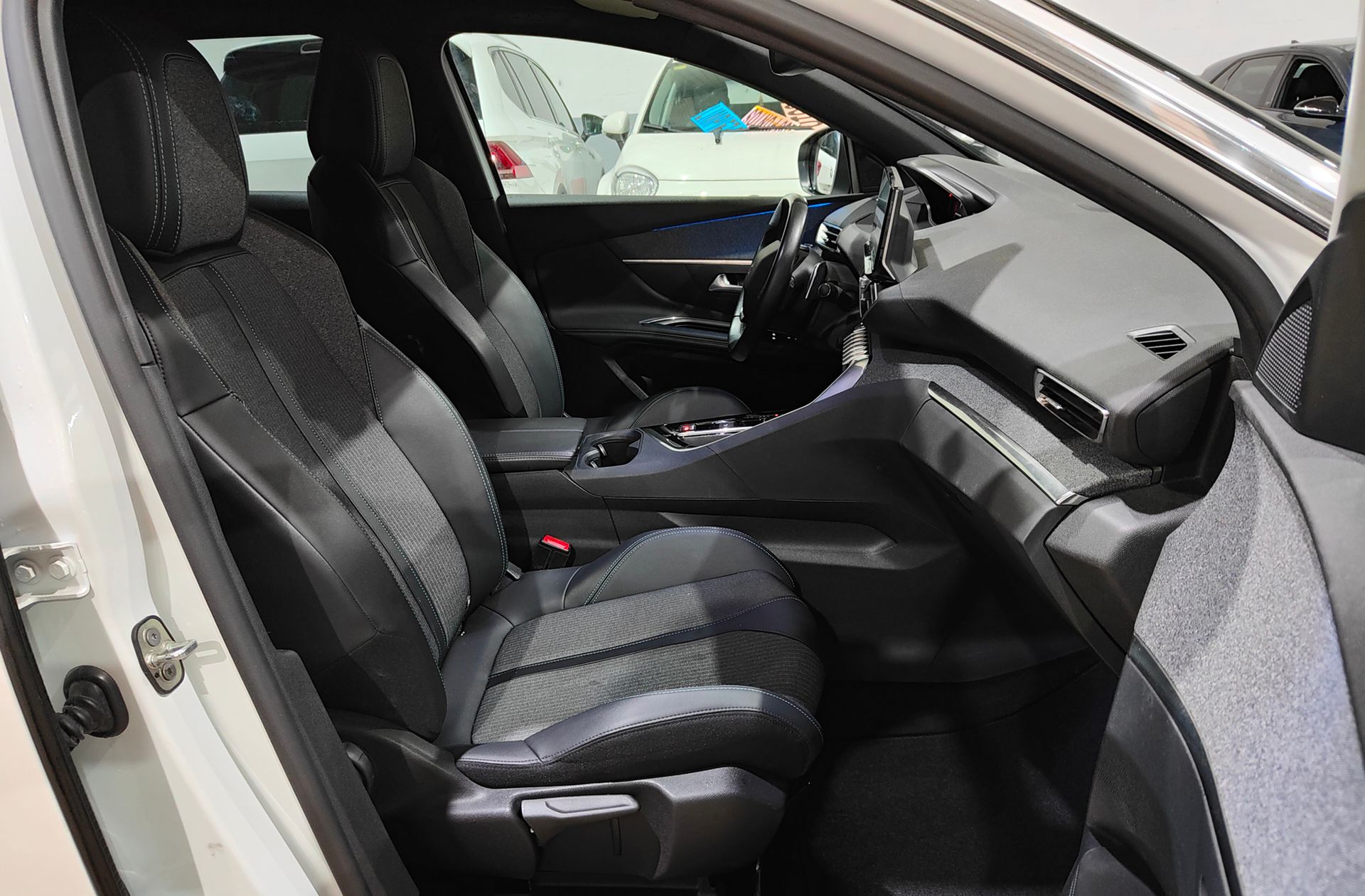 Peugeot 3008 300 Allure Pack e-EAT8 - foto 21