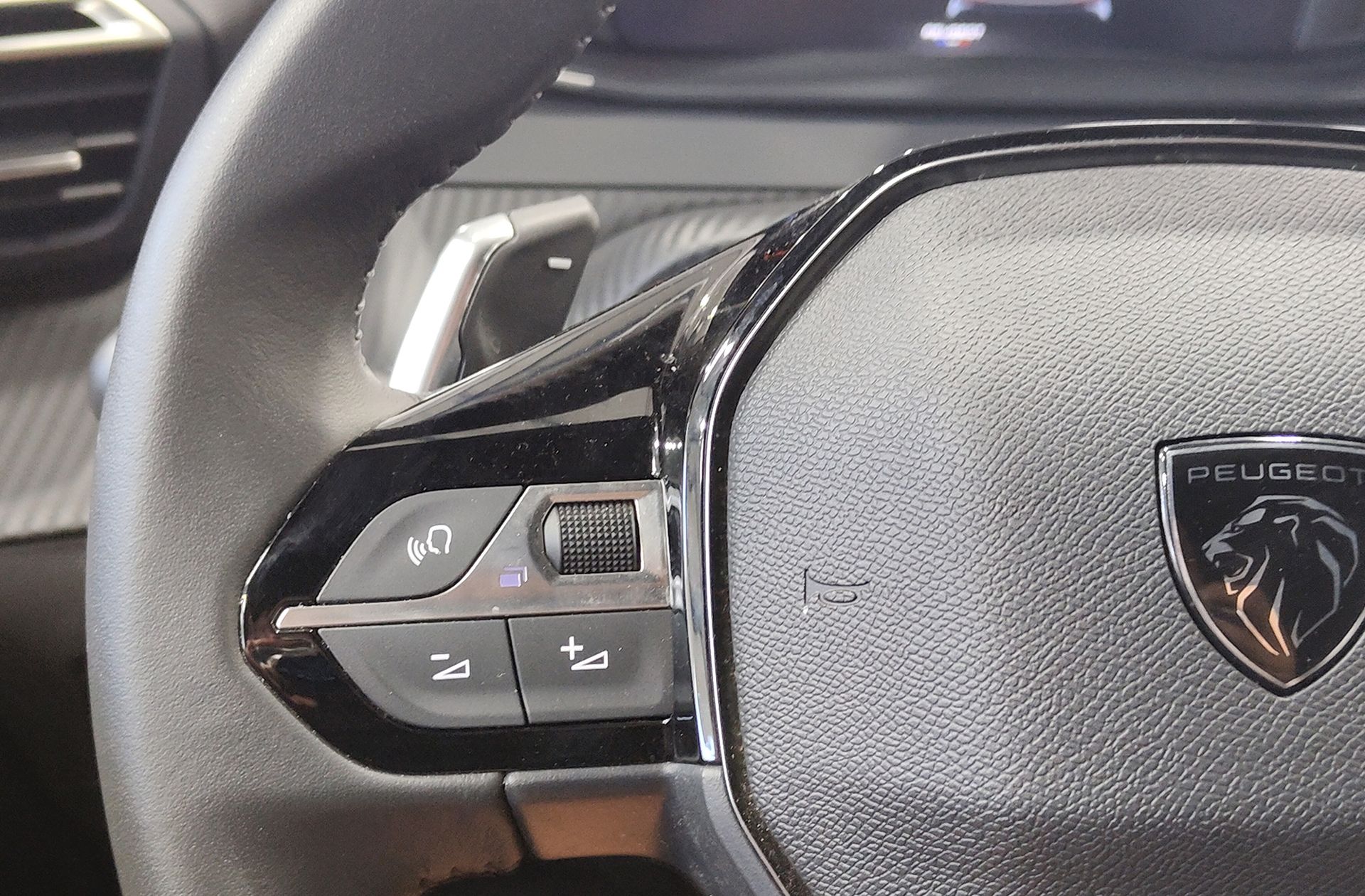 Peugeot 2008 Allure Hybrid eDCS6 - foto 27