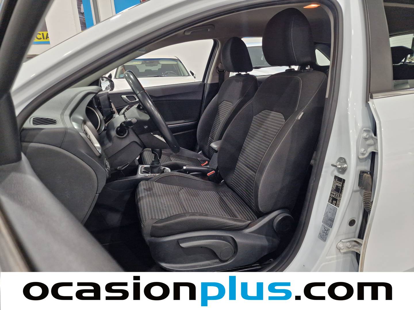 Foto asientos delanteros KIA Ceed KIA Ceed 1.6 MHEV iMT Drive (136 CV)