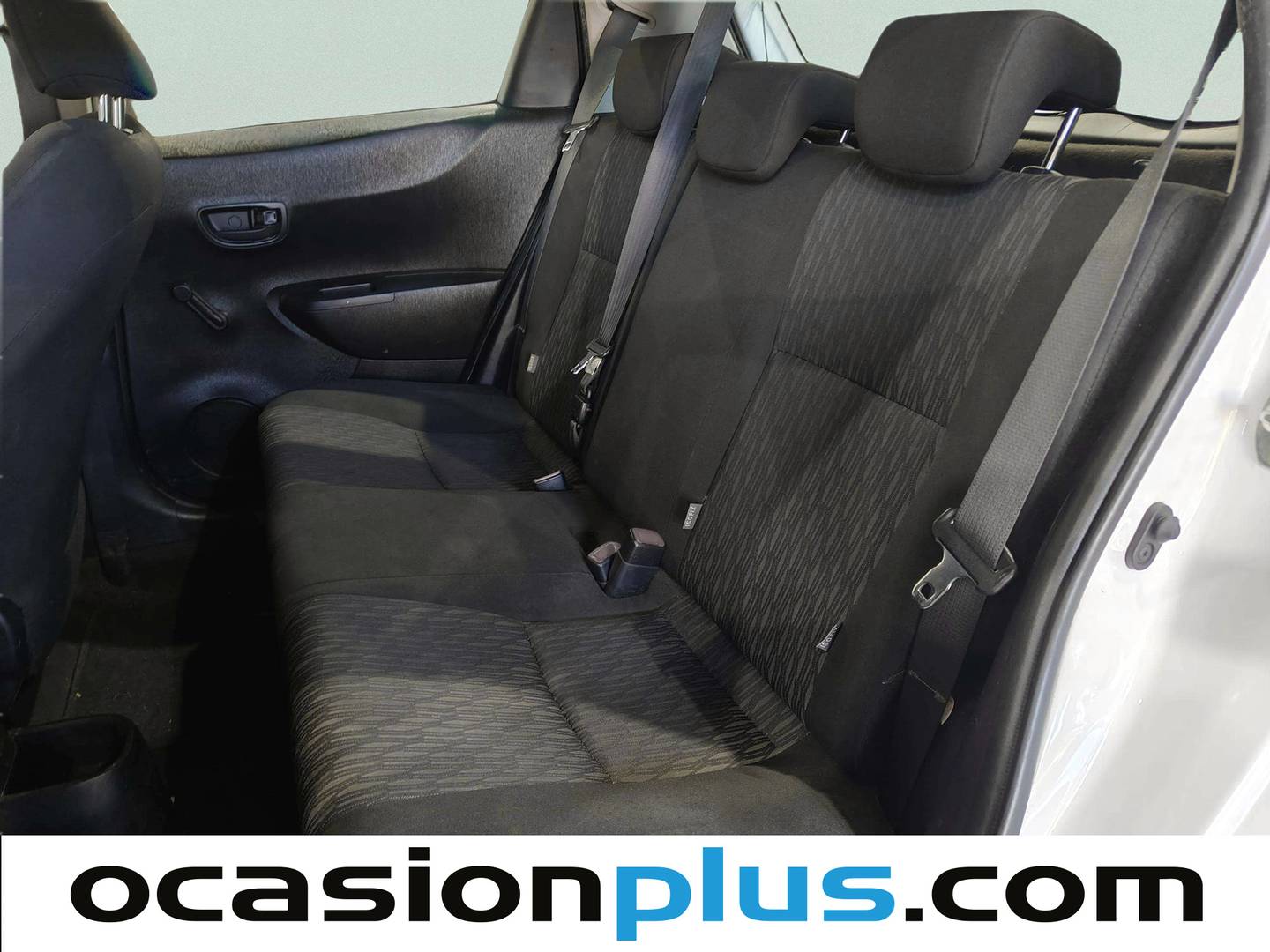 Foto asientos traseros Toyota Yaris Toyota Yaris 90D Active (90 CV)