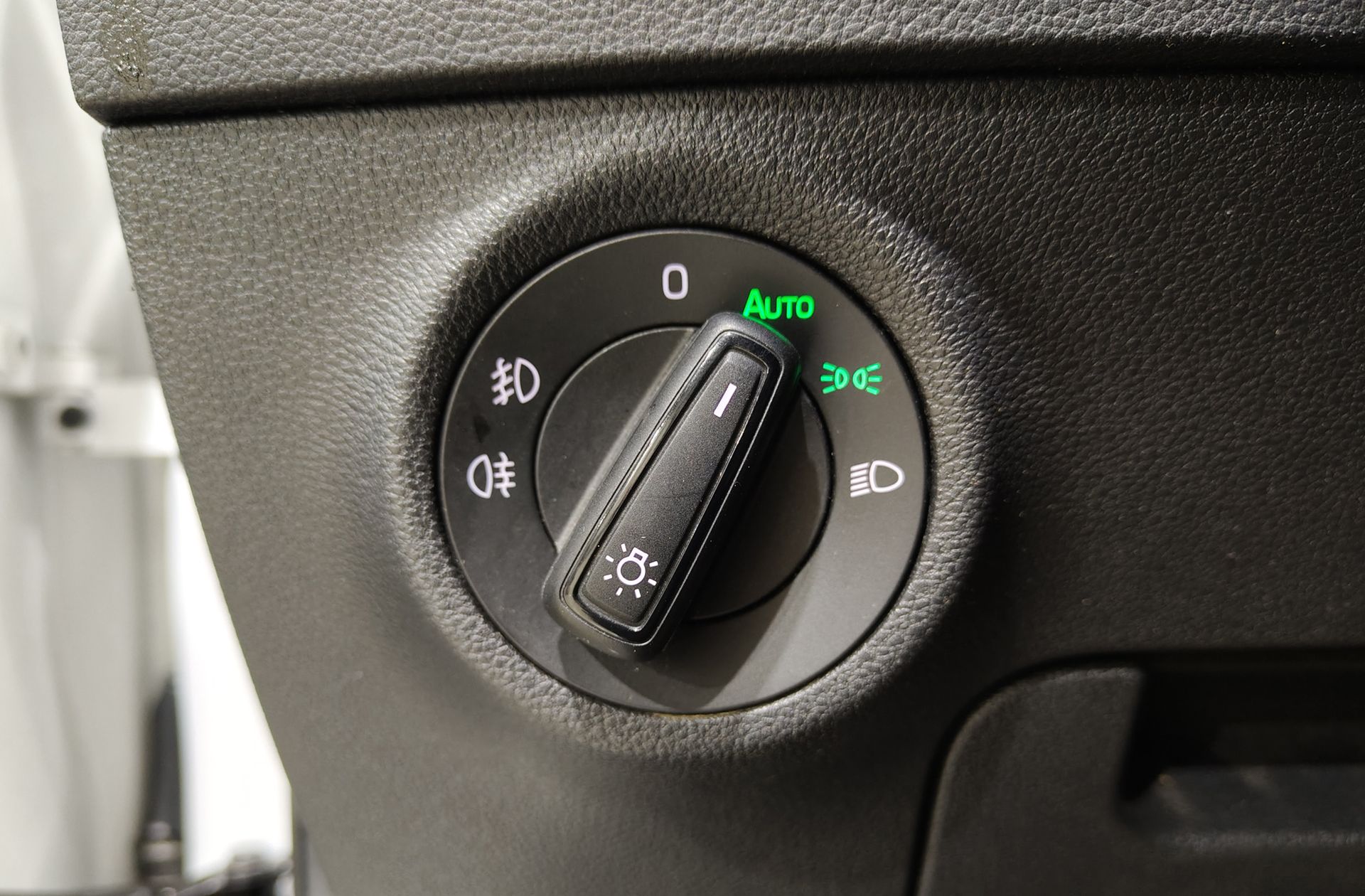 Škoda Karoq 1.0 TSI Ambition DSG - foto 25