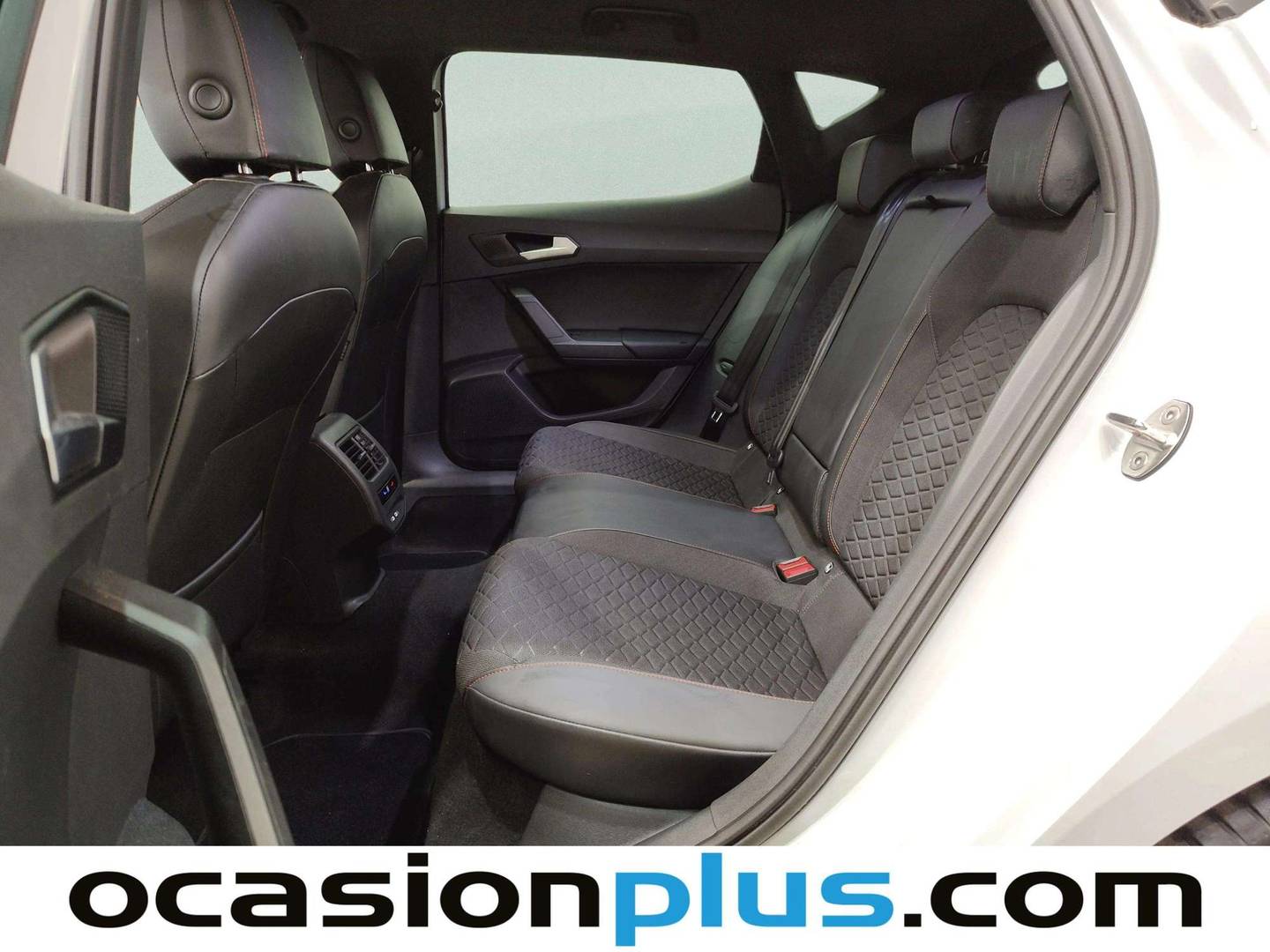 Foto asientos traseros Seat León Seat León 1.0 eTSI S&S FR 25 Aniversario DSG (110 CV)