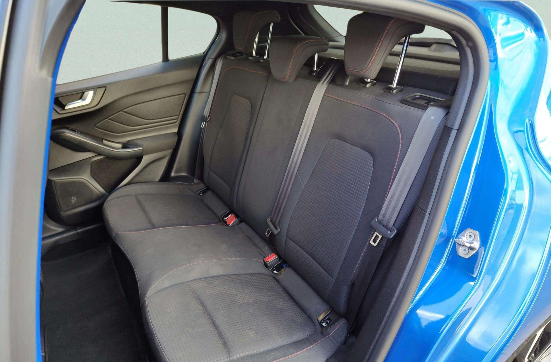 Ford Focus 1.0 EcoBoost ST-Line - foto 12