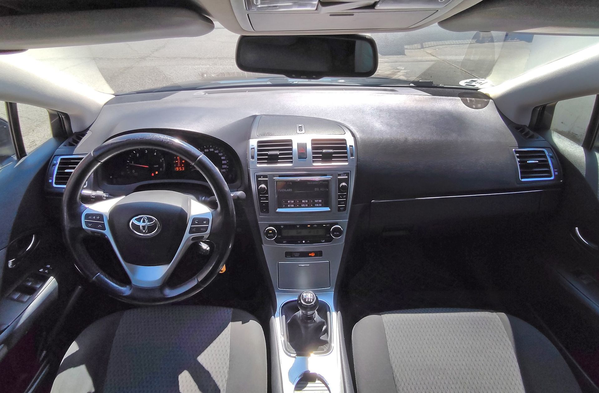 Toyota Avensis 120 D Advance - foto 6