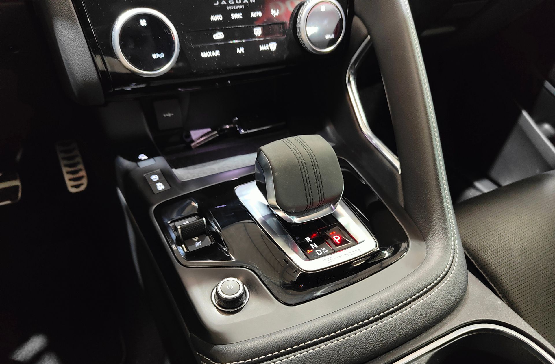 Jaguar E-Pace 2.0D MHEV R-Dynamic S 4WD - foto 5