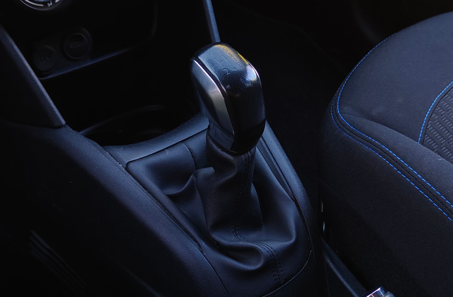 Peugeot 208 BlueHDi 100 Signature - foto 5