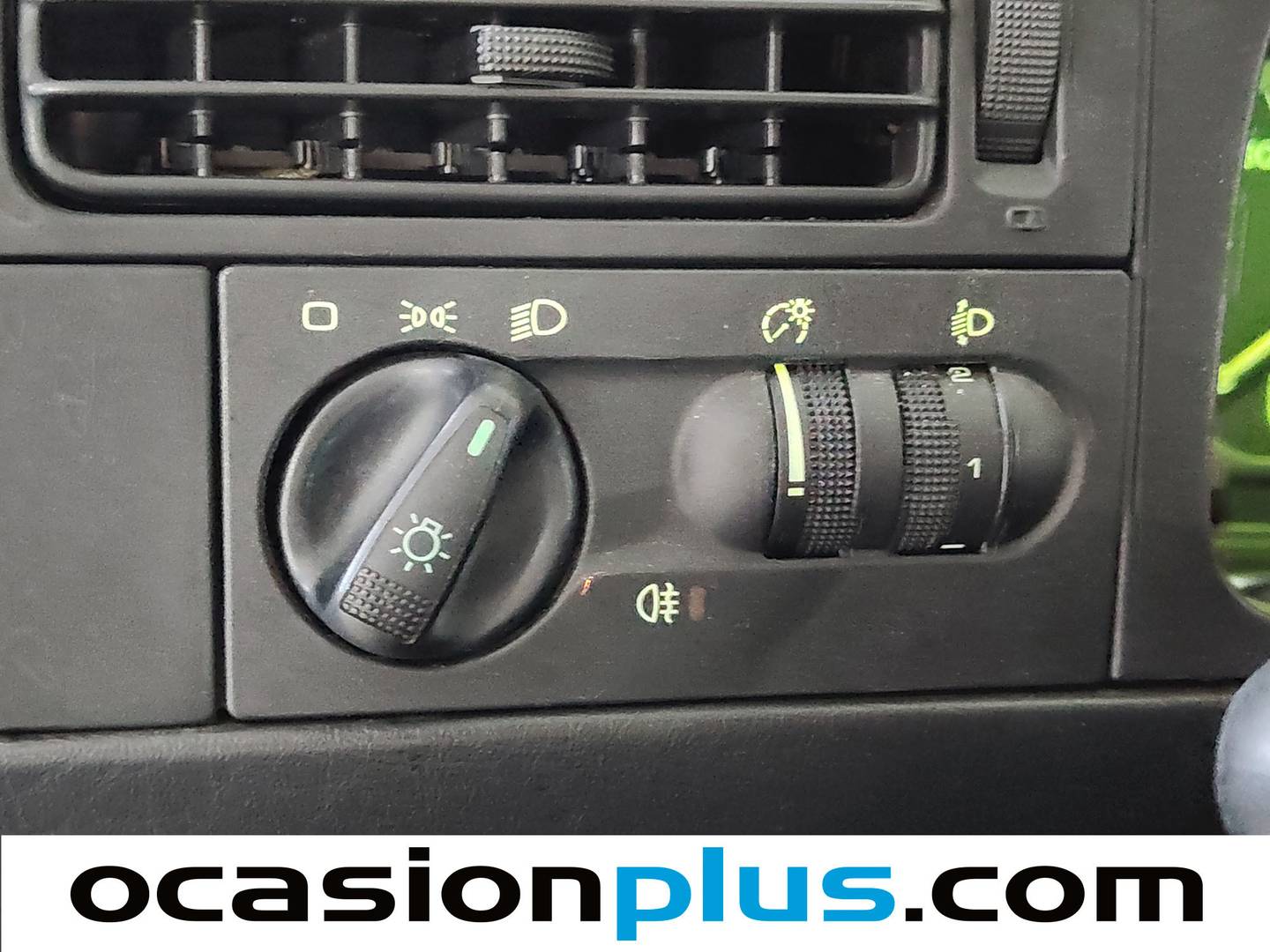 Equipamiento del Volkswagen Golf Volkswagen Golf 1.6 S (75 CV)