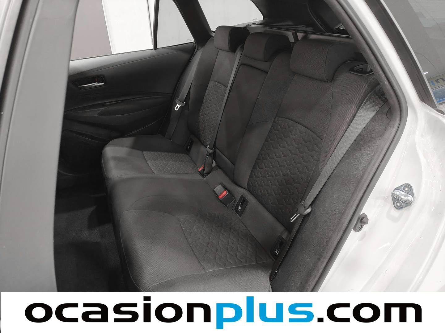 Foto asientos traseros Toyota Corolla Toyota Corolla Sport 125H Business E-CVT (122 CV)