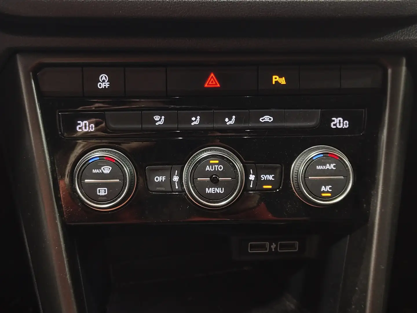 Foto Volkswagen T-Roc Volkswagen T-Roc Advance Style 1.0 TSI  (115 CV)