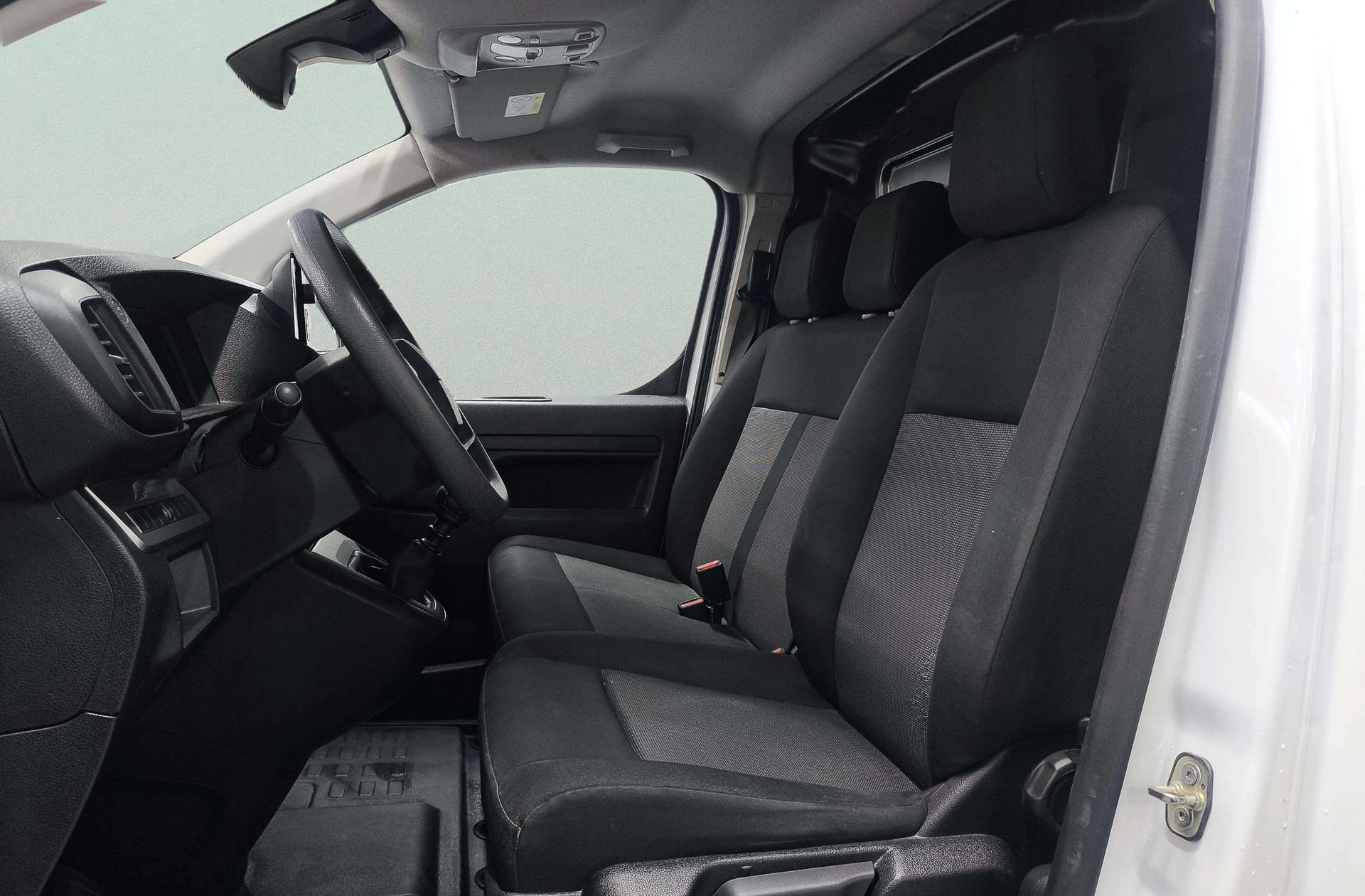 Citroën Jumpy Furgon BlueHDi 120 Talla M 3 plazas - foto 9