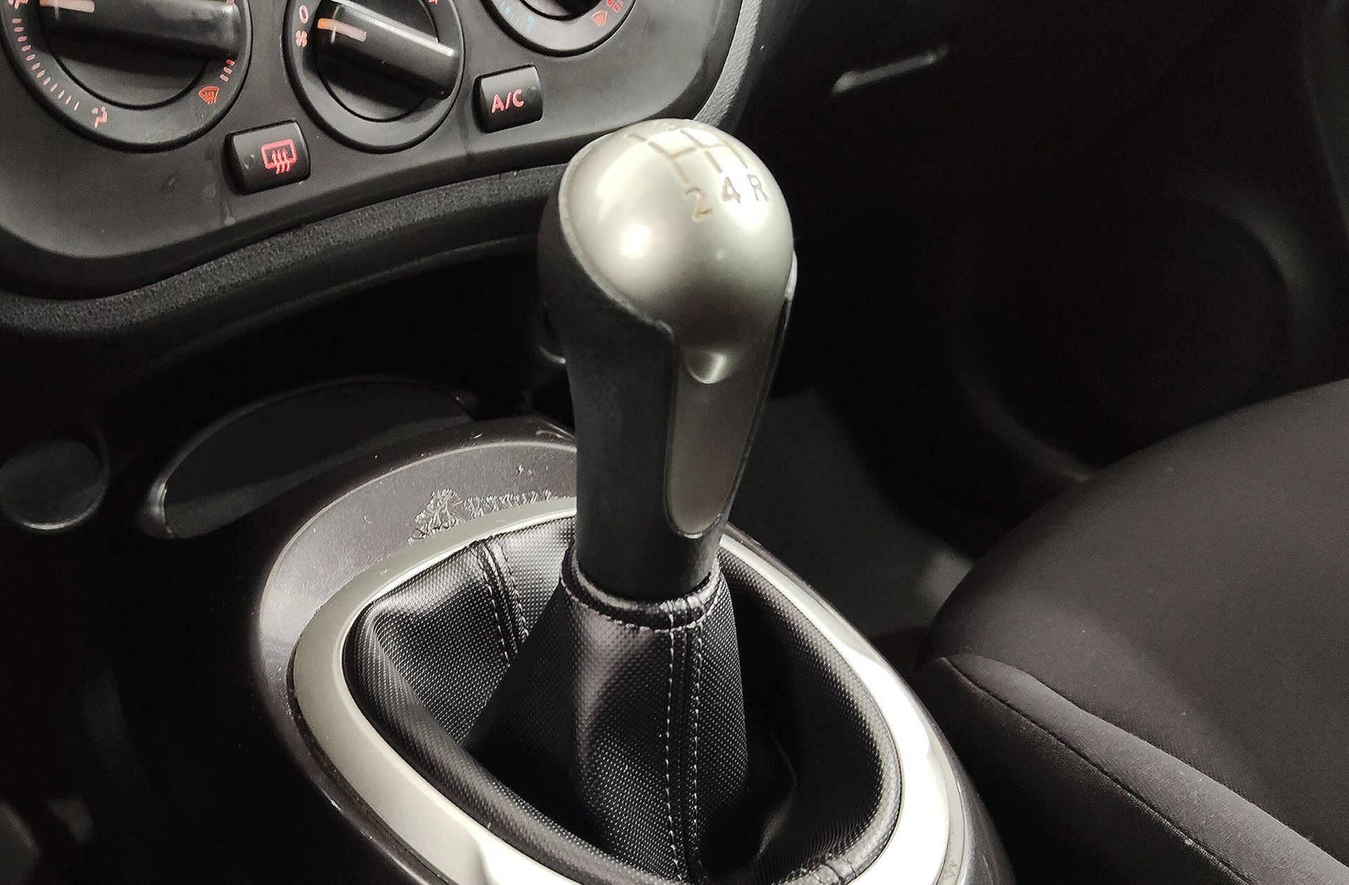 Nissan Juke 1.6 Visia 4x2 - foto 5