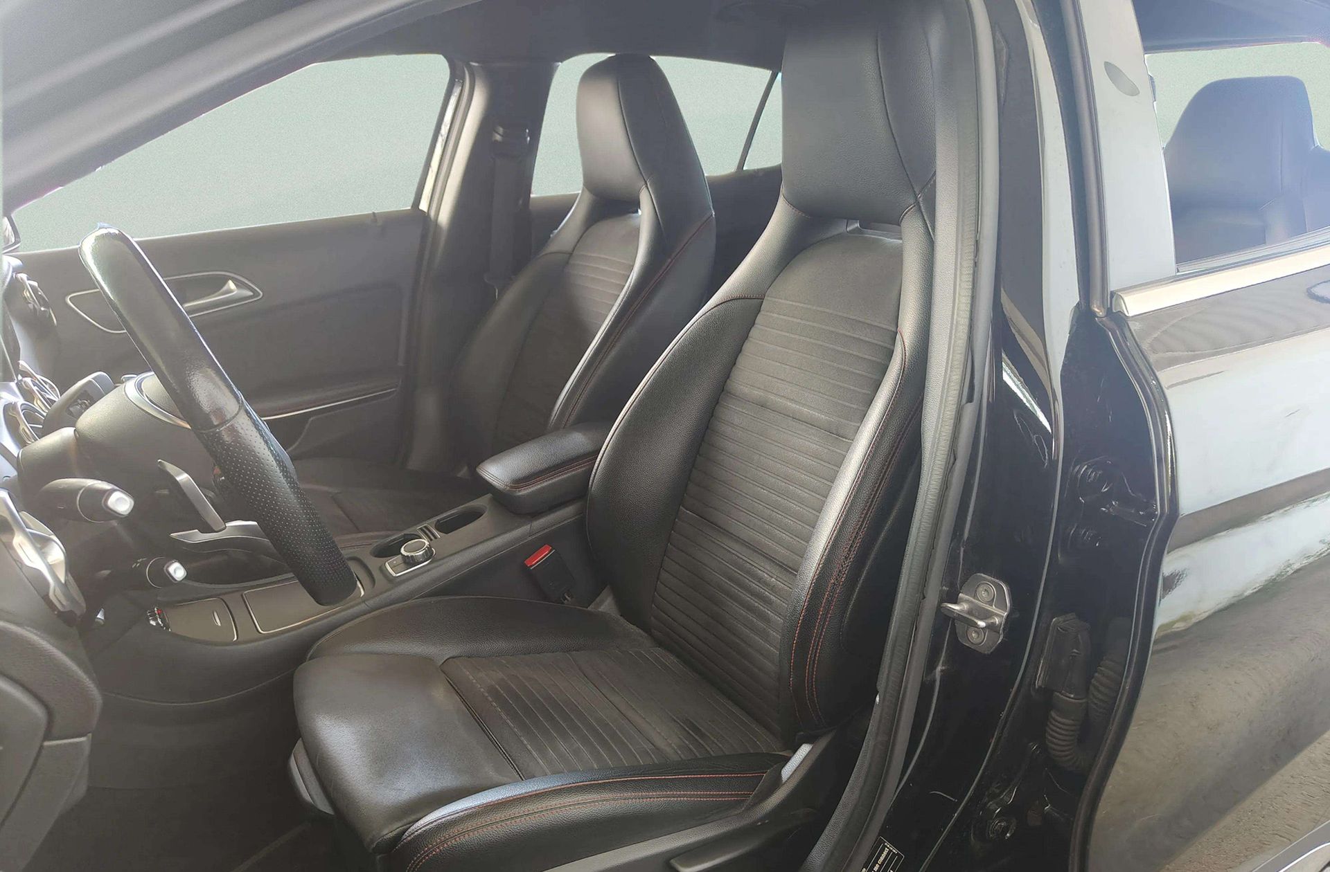 Mercedes-Benz GLA 180 Pack AMG - foto 9