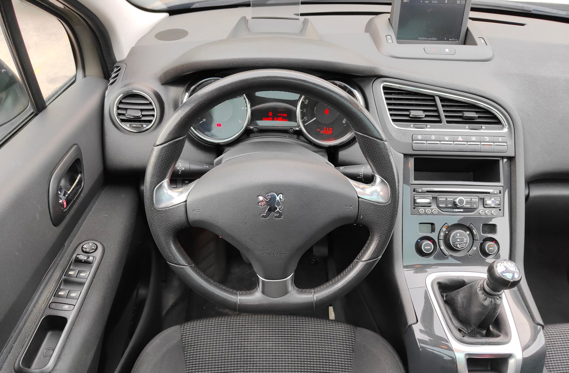 Peugeot 5008 Allure 1.2 PureTech 7 plazas - foto 23