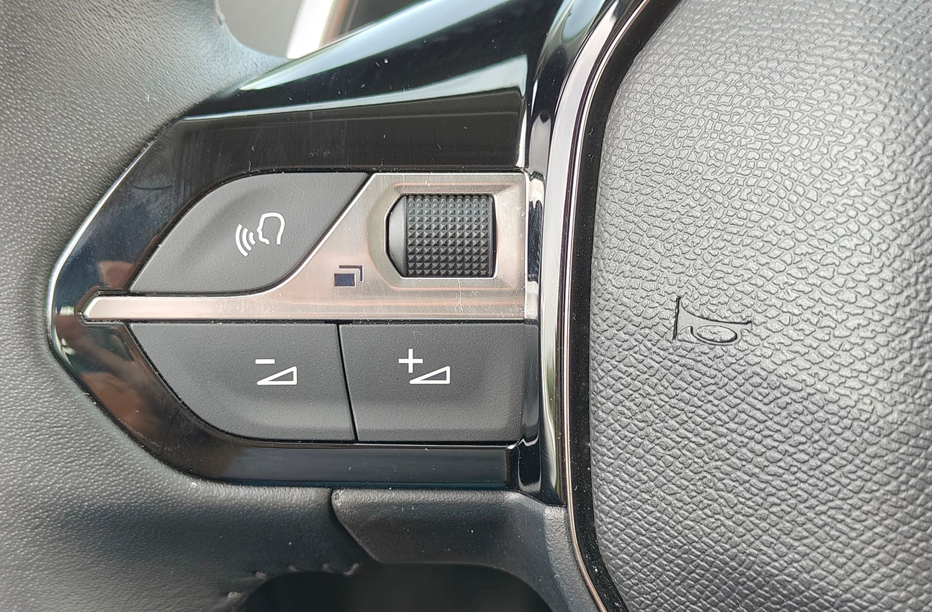 Peugeot 208 Style Hybrid 110 eDCS6 - foto 25
