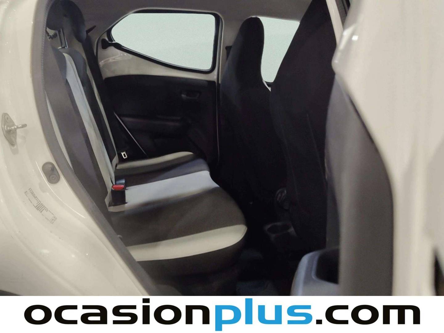 Foto asientos traseros Toyota Aygo Toyota Aygo 1.0 70 x-play (69 CV)