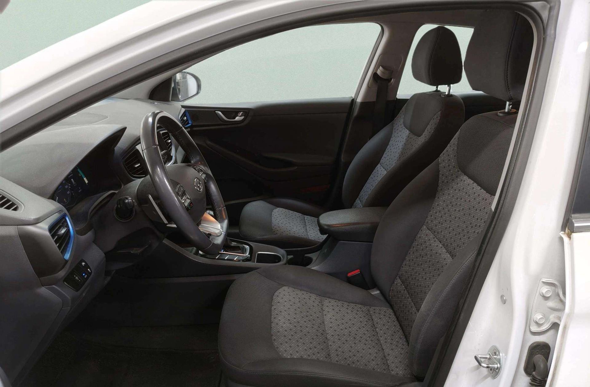 Hyundai Ioniq 1.6 GDI PHEV Tecno DCT - foto 13