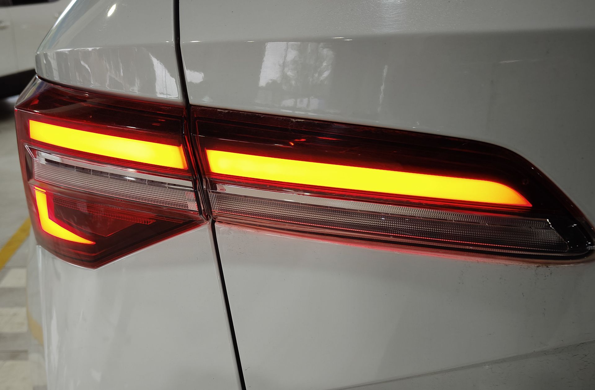 Škoda Karoq 2.0 TDI Selection - foto 14