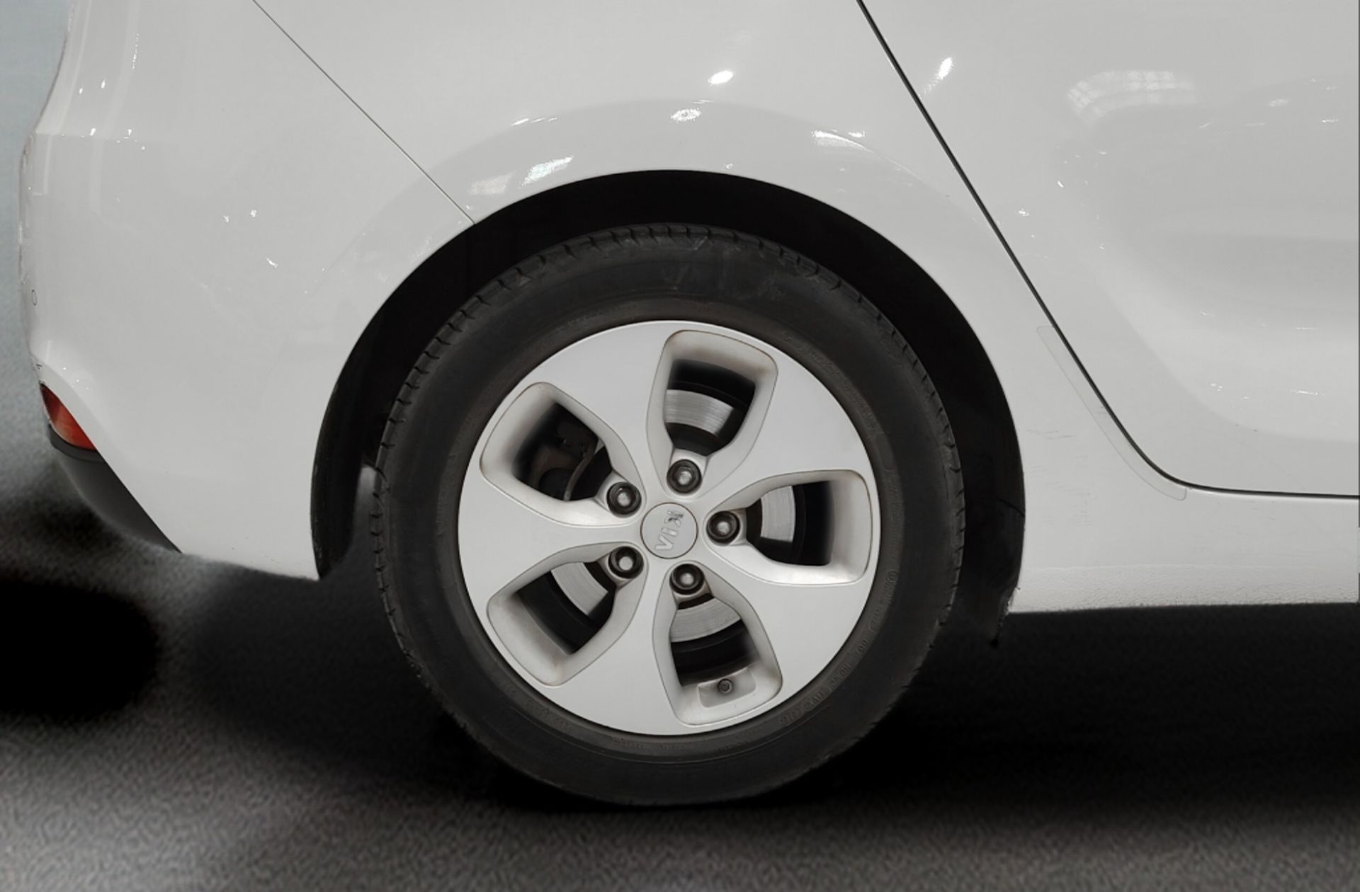 Kia Carens 1.7 CRDi VGT Eco-Dynam x-Tech - foto 39