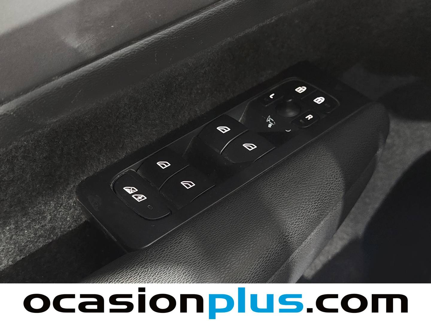 Volvo XC40 Volvo XC40 B3 Gasolina Mild hybrid Plus Dark Auto (163 CV) automático