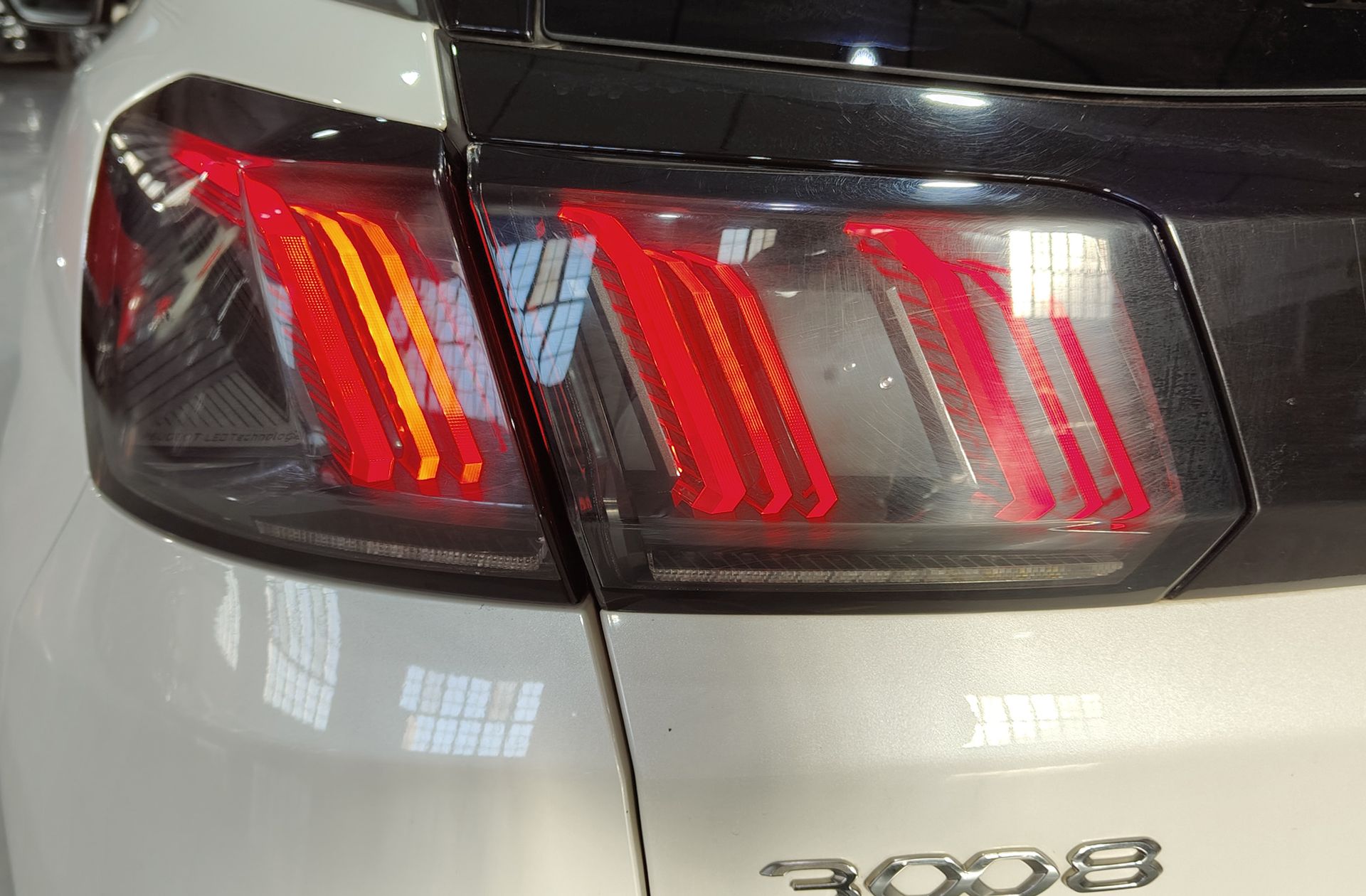 Peugeot 3008 300 Allure Pack e-EAT8 - foto 17