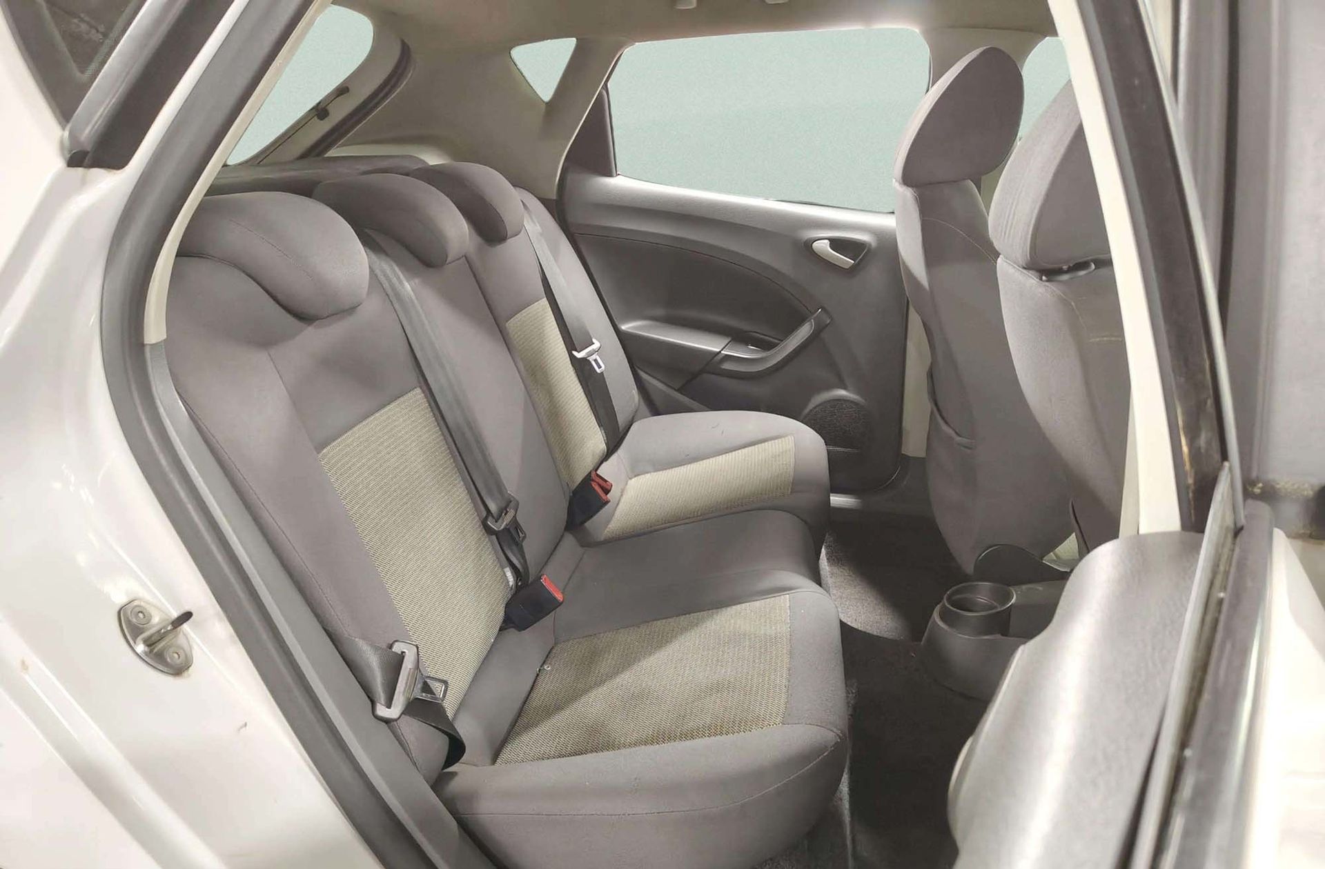 SEAT Ibiza 1.6 TDI DPF Style - foto 14