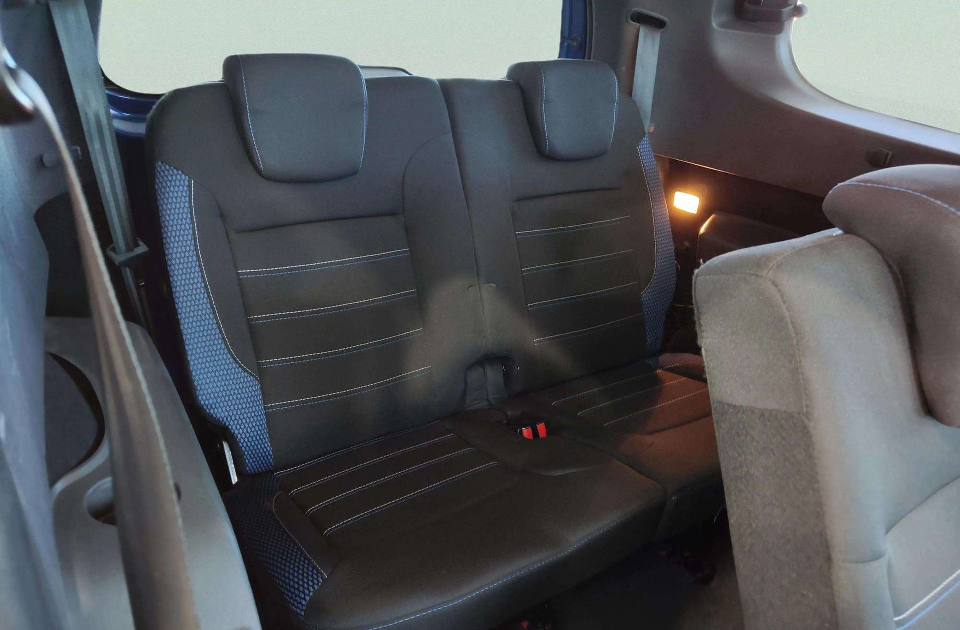 Dacia Lodgy Stepway Comfort dCi 7 plazas - foto 18