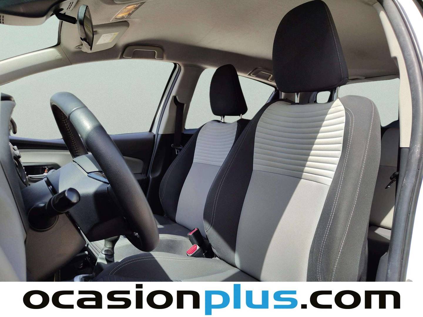 Foto asientos delanteros Toyota Yaris Toyota Yaris 70 Active (69 CV)