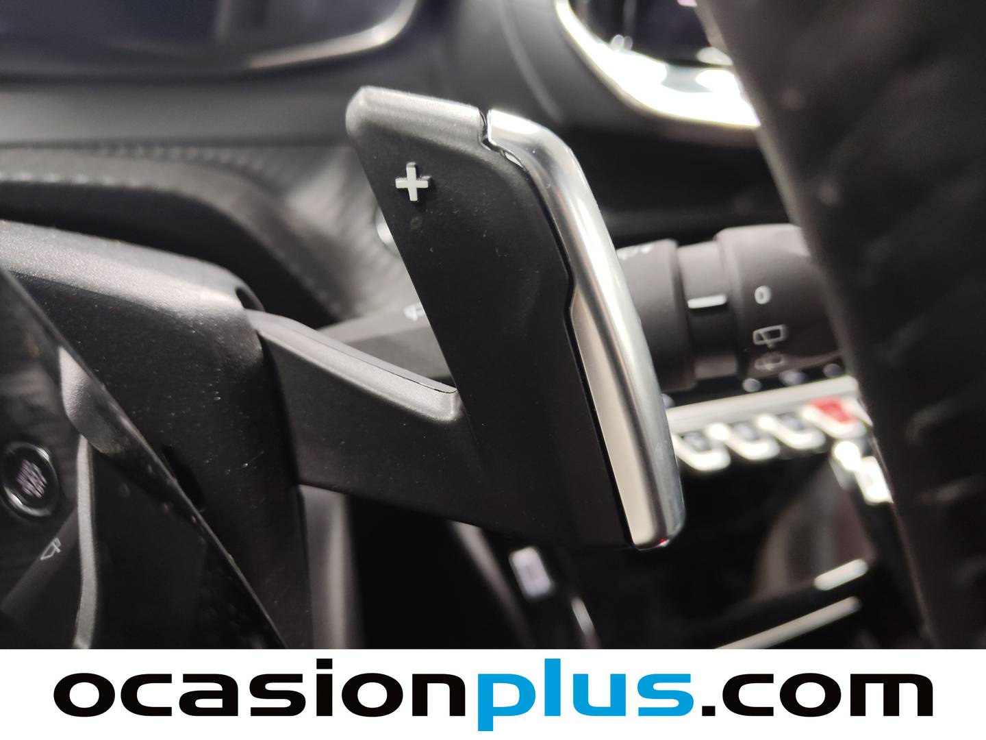 Foto Peugeot 2008 Peugeot 2008 Allure Hybrid eDCS6 (145 CV)