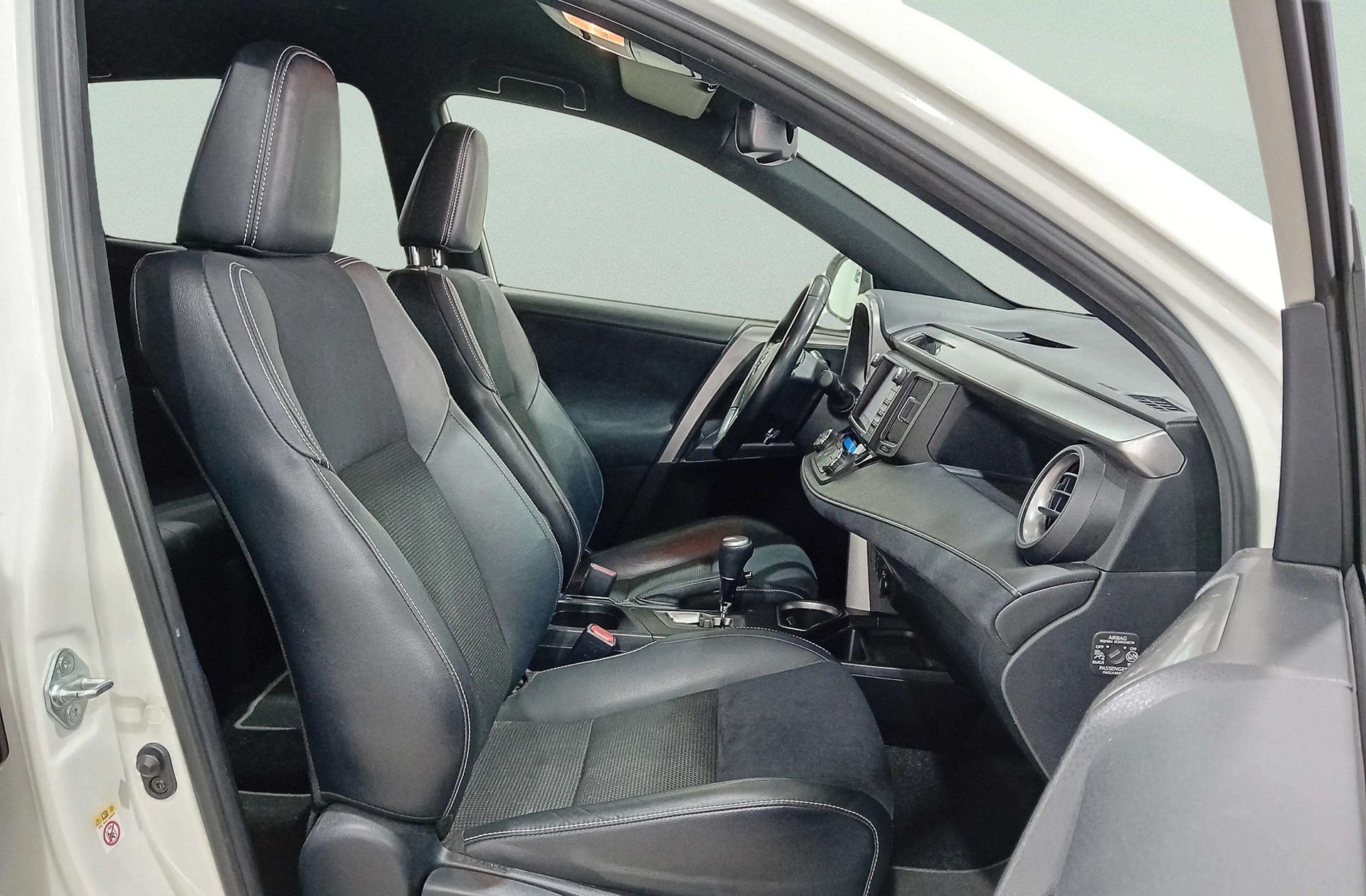 Toyota RAV4 2.5l hybrid Feel! 2WD - foto 21