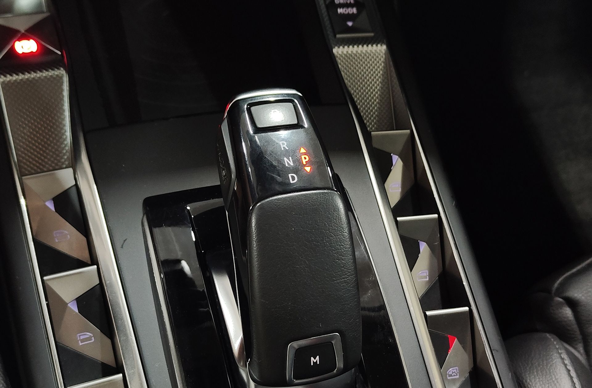 DS DS 3 Crossback PureTech 130 Grand Chic EAT8 - foto 5