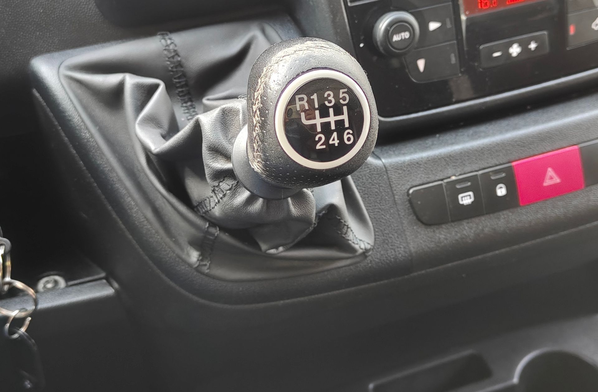 Peugeot Boxer Furgon BlueHDi 140 335 L2H2 - foto 5