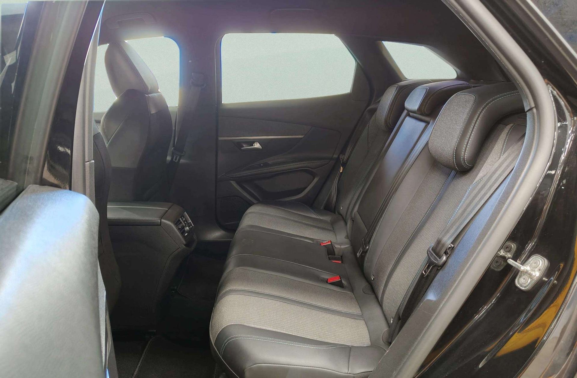 Peugeot 3008 PureTech 130 Allure Pack EAT8 - foto 13