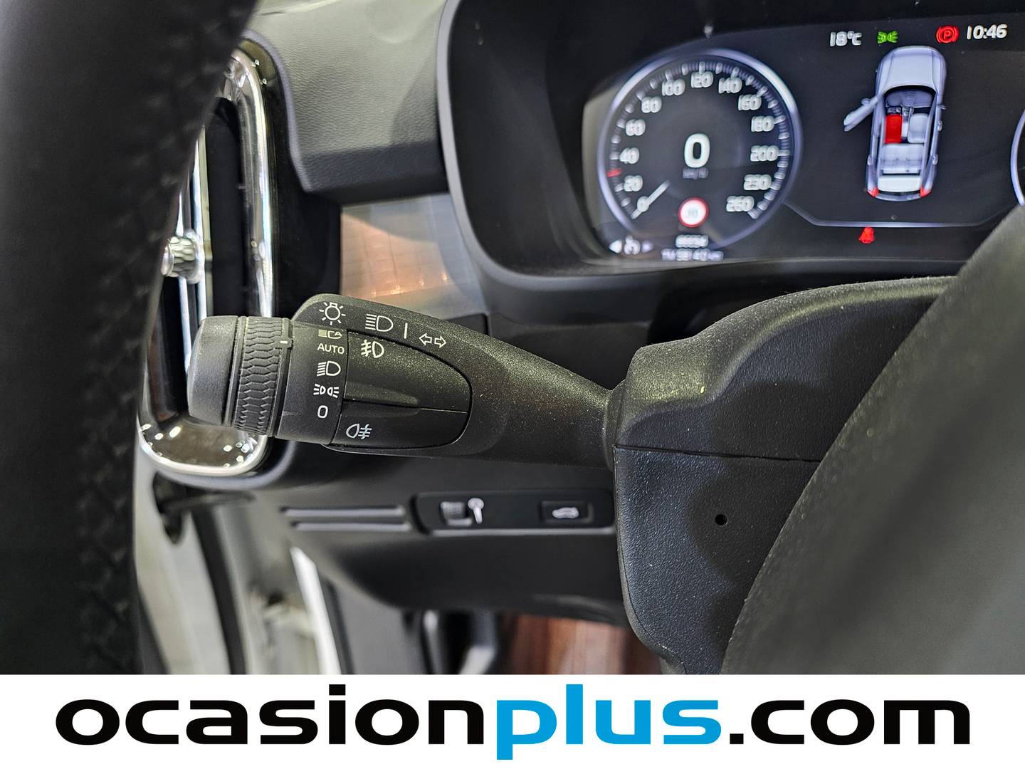 Foto Volvo XC40 Volvo XC40 B3 G Momentum Pro Auto (163 CV)