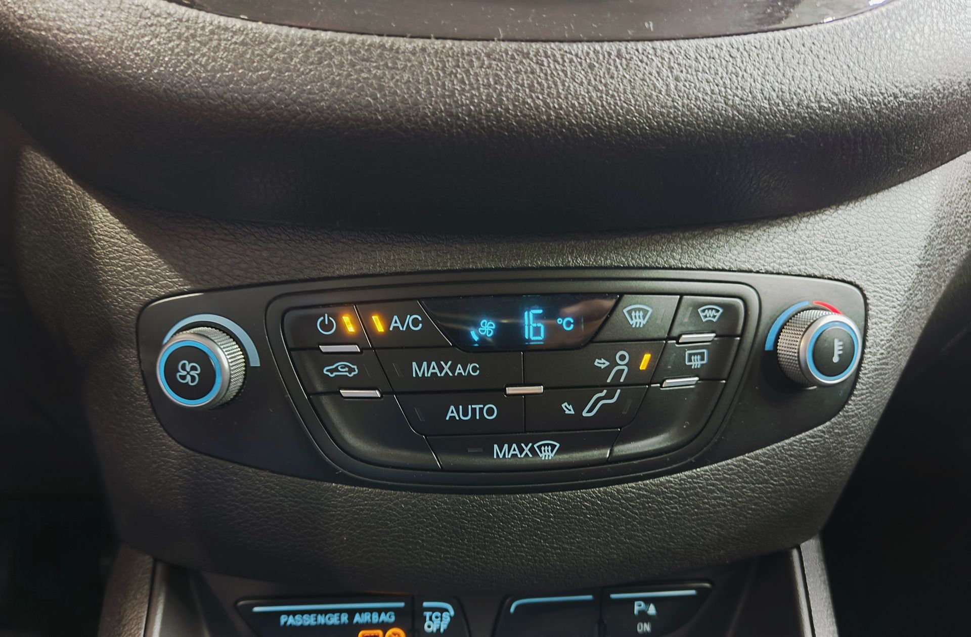 Ford Tourneo Courier 1.0 EcoBoost Sport - foto 30