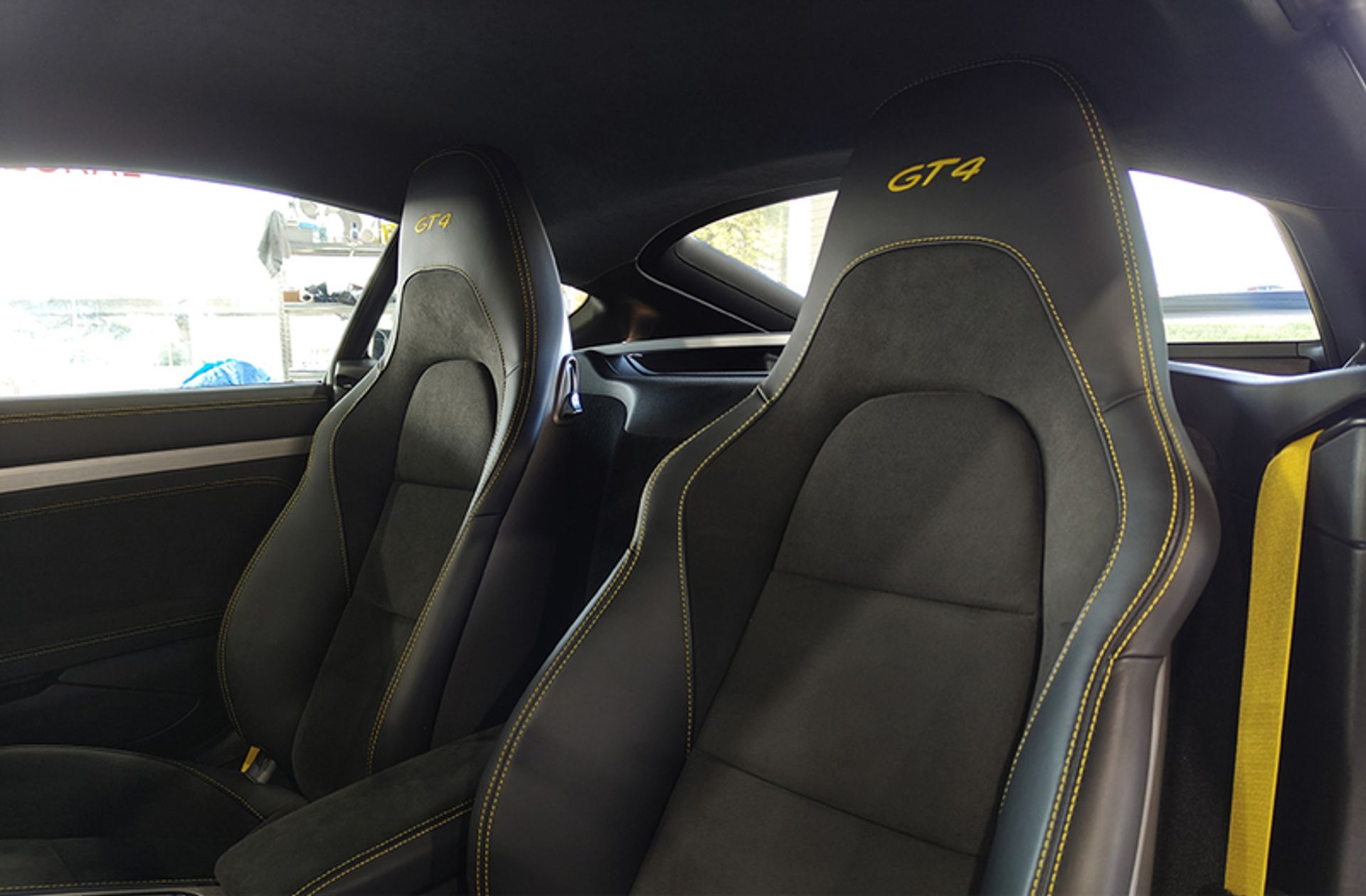 Porsche 718 Cayman GT4 - foto 6