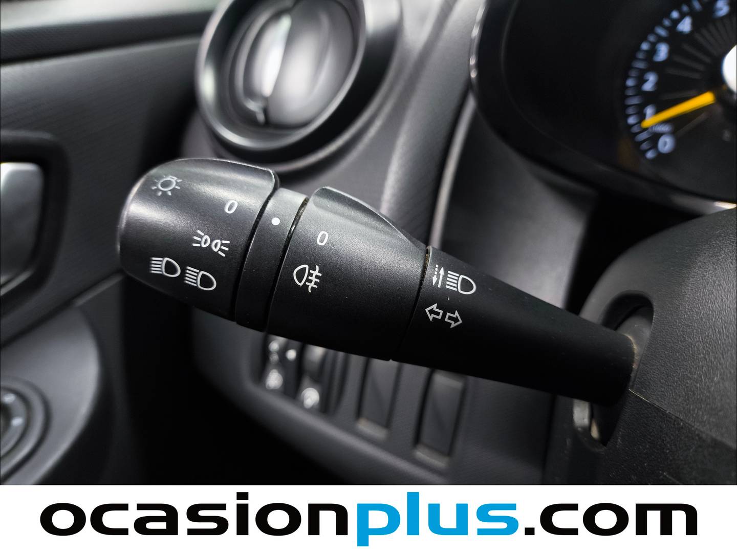 Renault Clio Renault Clio Sport Tourer 1.2 16V Authentique E6 (75 CV) de segunda mano