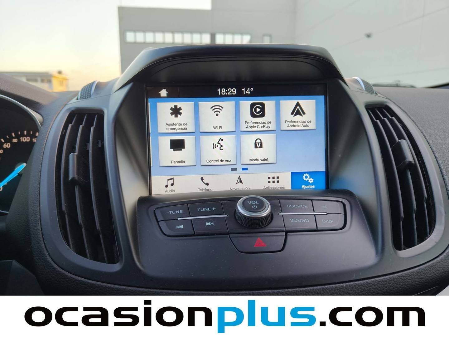 Extras y acabados del Ford Kuga Ford Kuga 1.5 TDCI Trend+ 4x2 (120 CV)